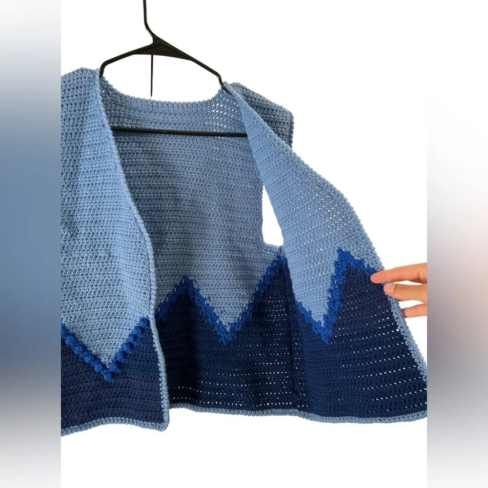 Hand knit blue cardigan sweater vest two toned - Picture 4 of 4